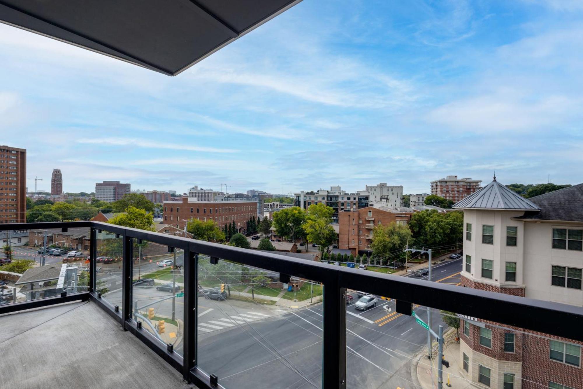 Elegant Corner Penthouse With Private Balcony, Skyline Views, Pool, And Gym Daire Nashville Dış mekan fotoğraf